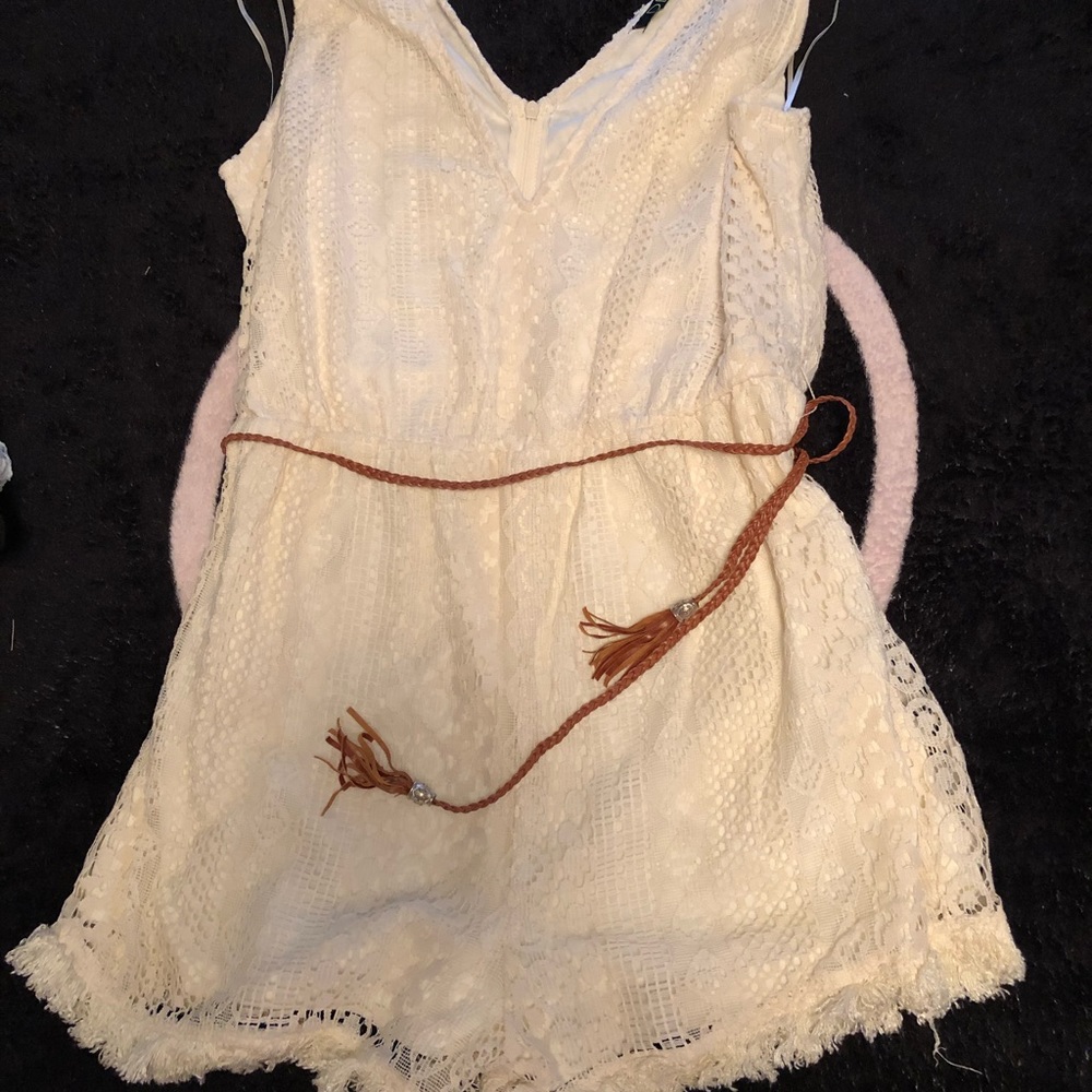 White romper - Picture 3 of 3